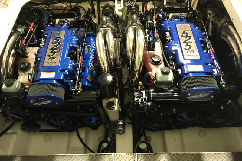  Yacht Photos Pics Twin Mercury 525 EFI engines in a 2007 Formula 400 Super Sport boat.