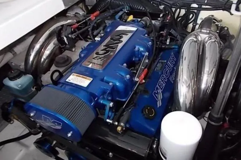  Yacht Photos Pics Engine of a 2007 Formula 400 Super Sport boat, featuring a Mercury 525 EFI.