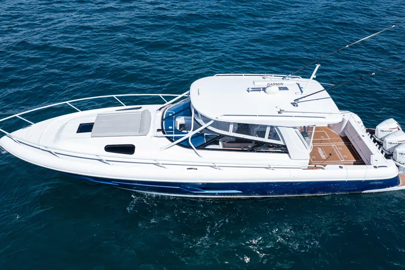  Yacht Photos Pics 2018 Intrepid 438 Evolution yacht cruising on open water, top view.