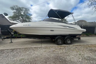 Sea Ray 220 Sundeck