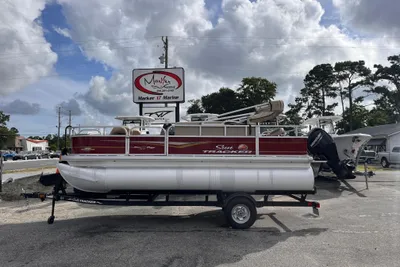 Sun Tracker Bass Buggy 18 DLX