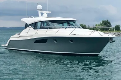 Tiara Yachts C44 Coupe