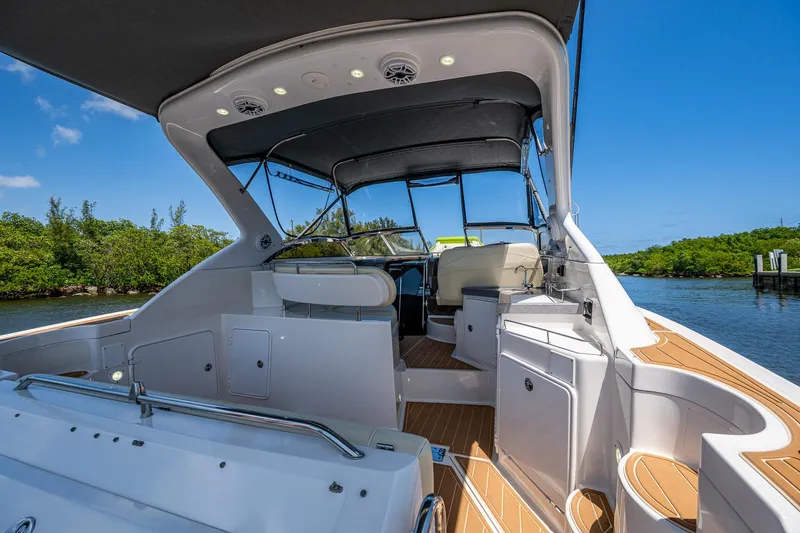  Yacht Photos Pics 2006 Regal Commodore 3560 IO yacht interior with sleek design and spacious deck.