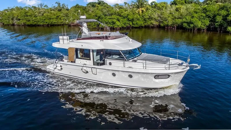 Neverland Yacht Photos Pics 2024 Beneteau Swift Trawler 41 Fly - Image 7