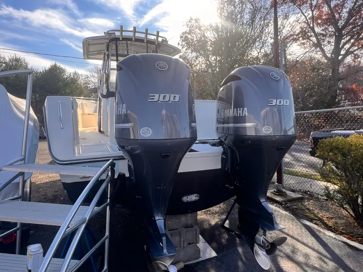  Yacht Photos Pics 2001 Pursuit 3070 Offshore Center Console with twin Yamaha 300 engines.