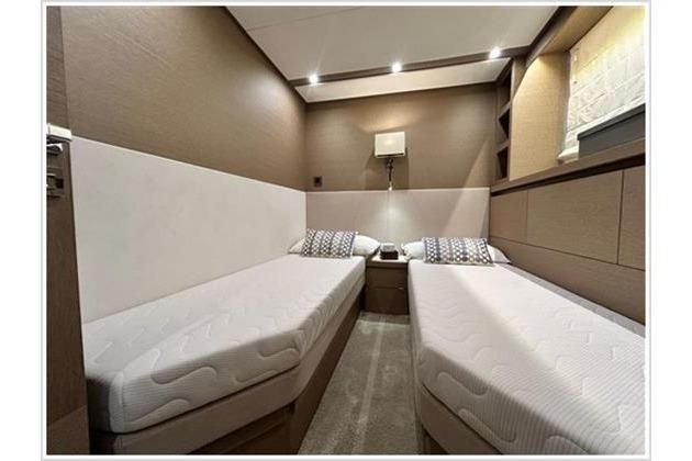 2016 Prestige 70 