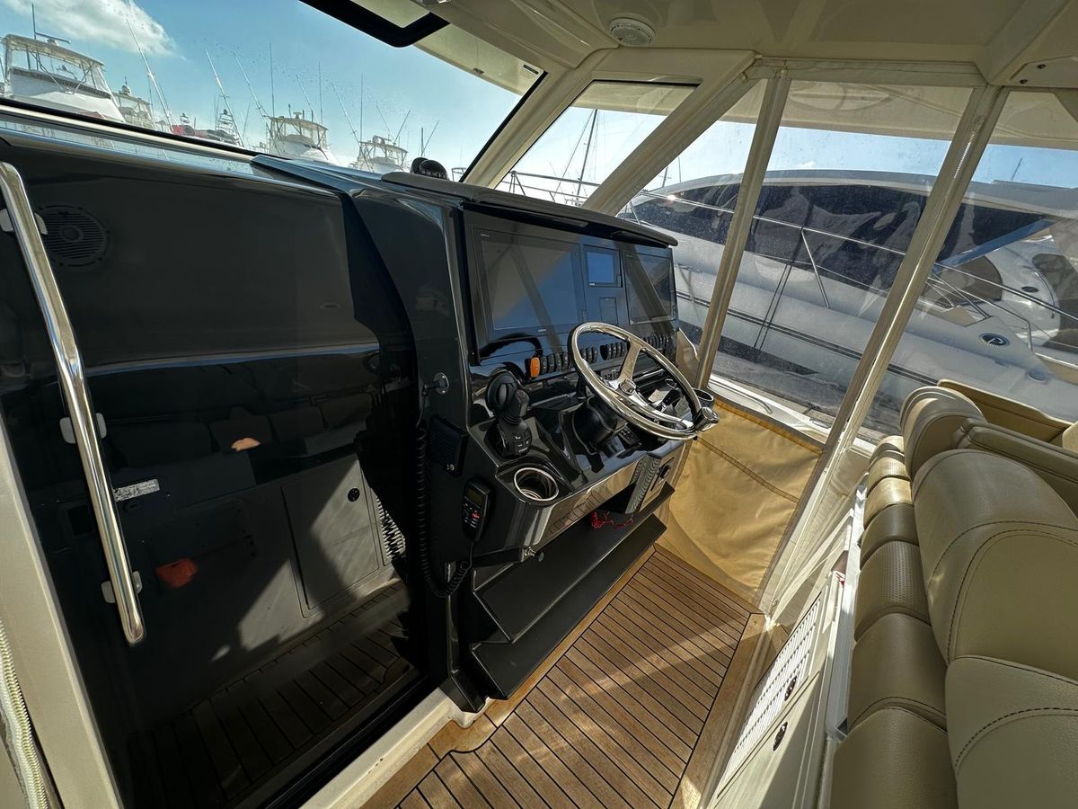2018 Pursuit 42 