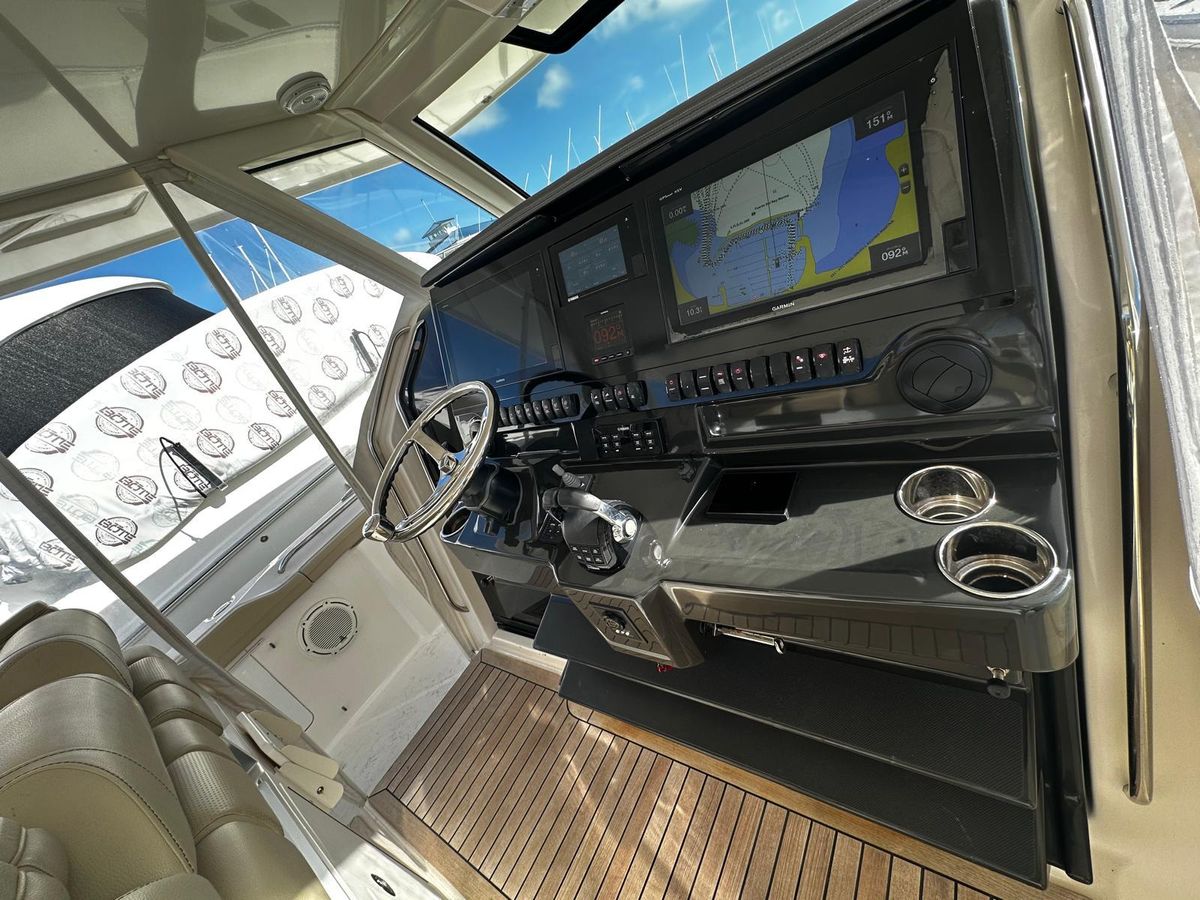 2018 Pursuit 42 