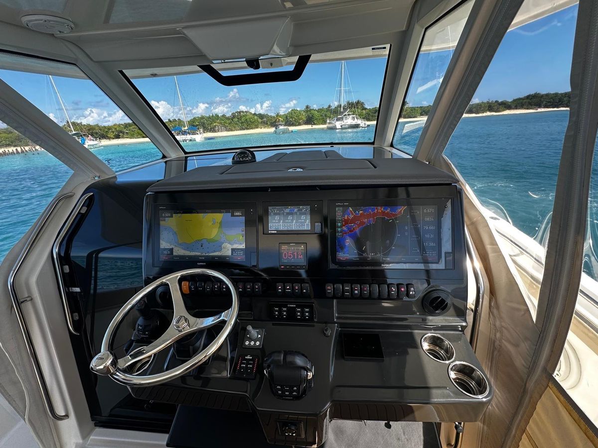 2018 Pursuit 42 