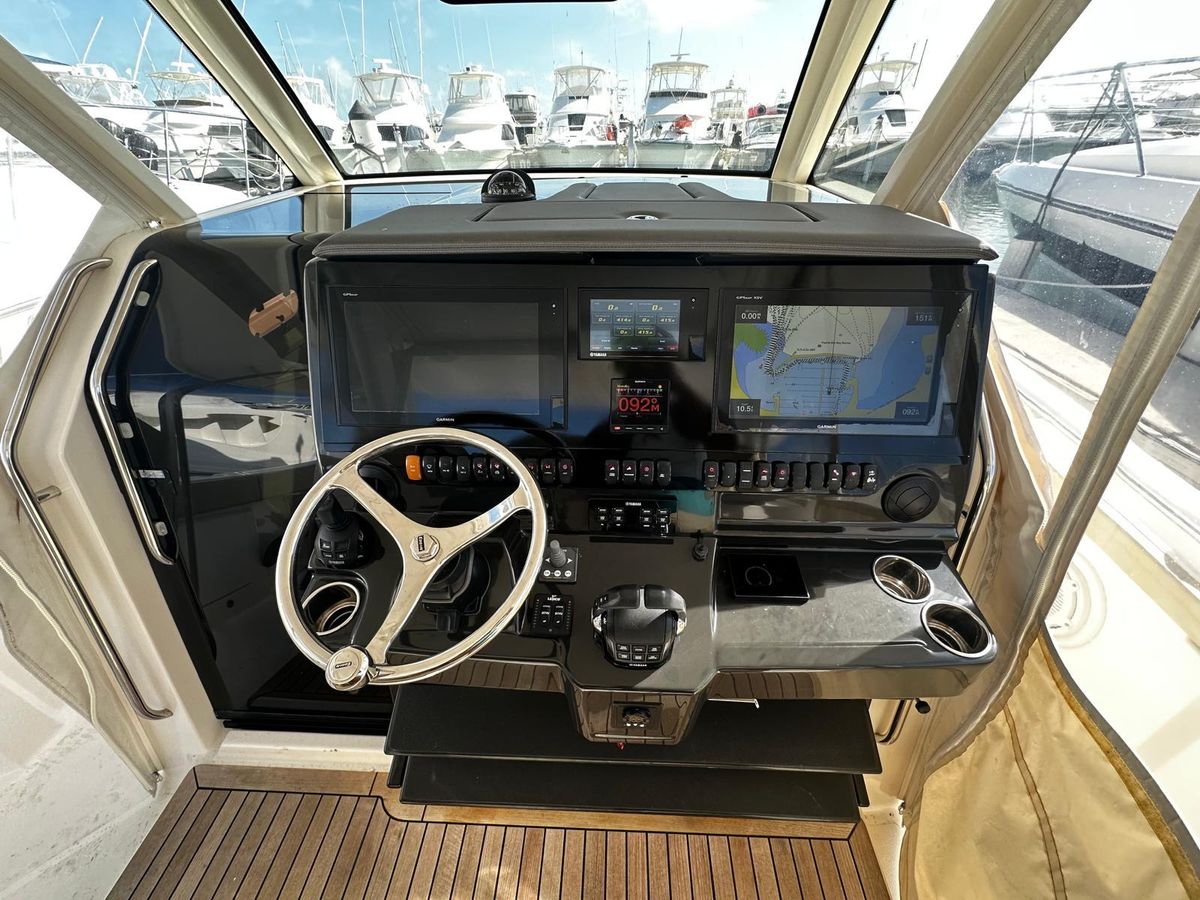 2018 Pursuit 42 