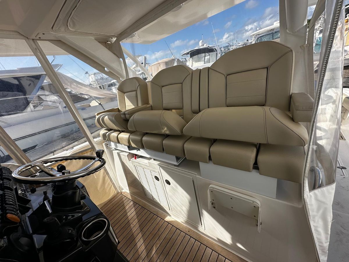 2018 Pursuit 42 