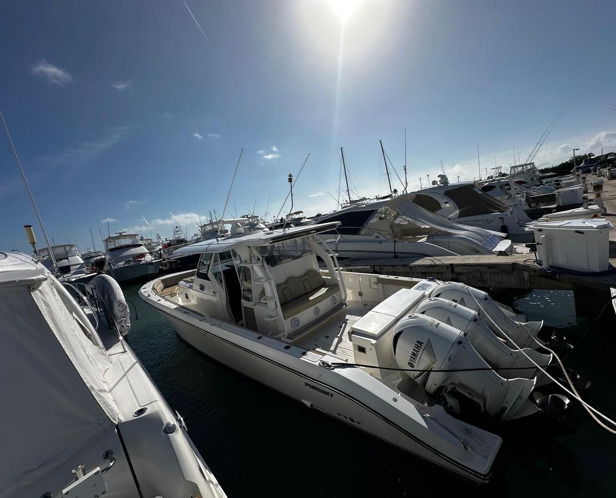 2018 Pursuit 42 