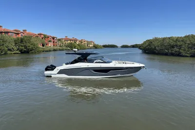 Cruisers Yachts 34 GLS Outboard