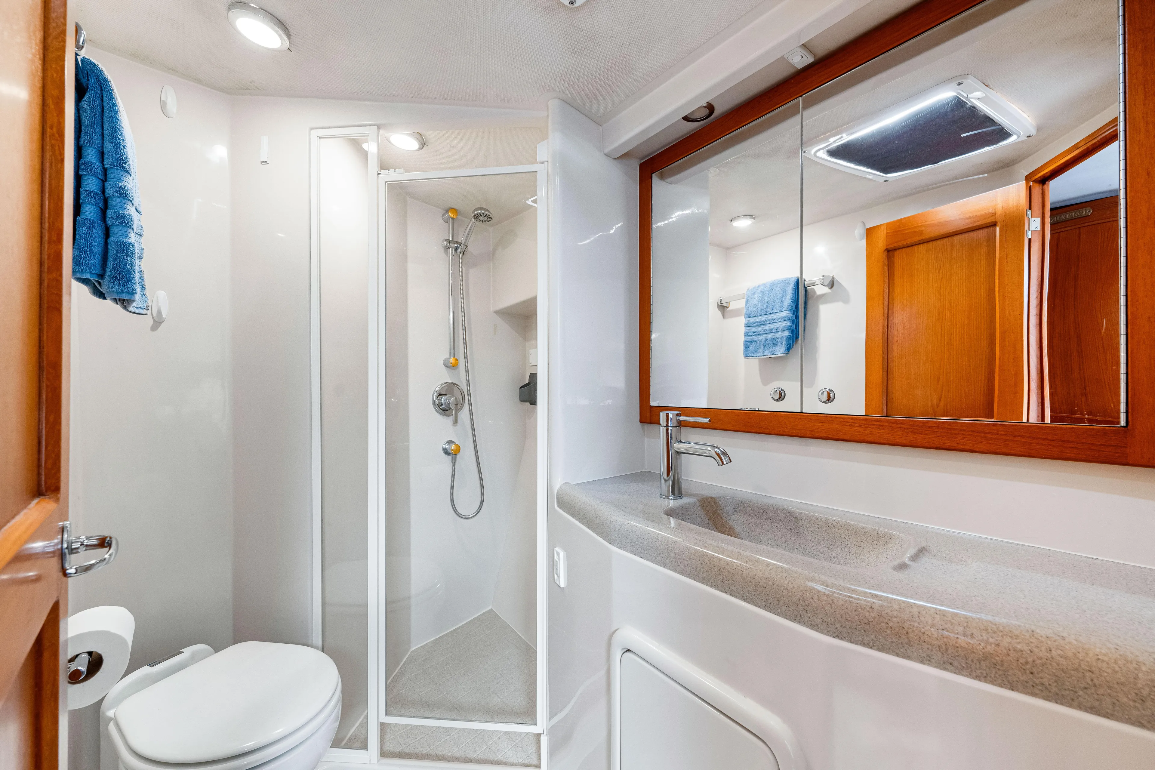 Legacy Yacht Photos Pics 