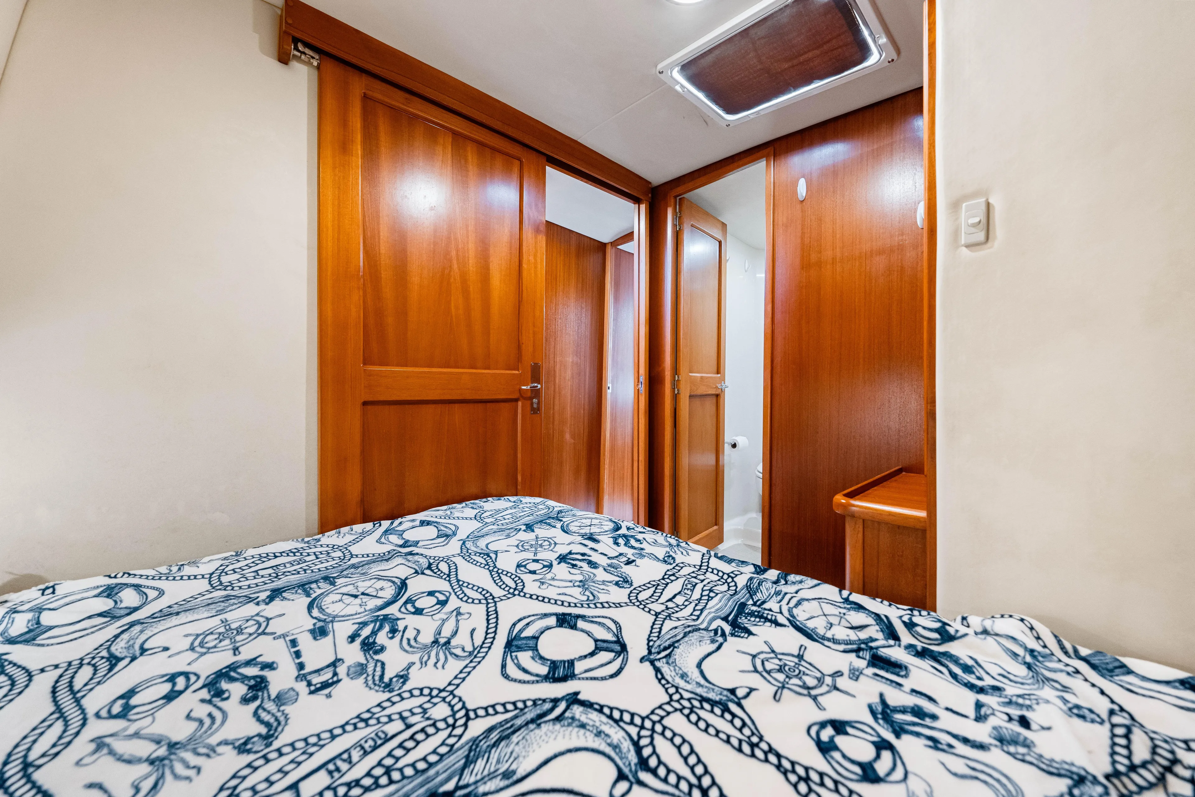 Legacy Yacht Photos Pics 