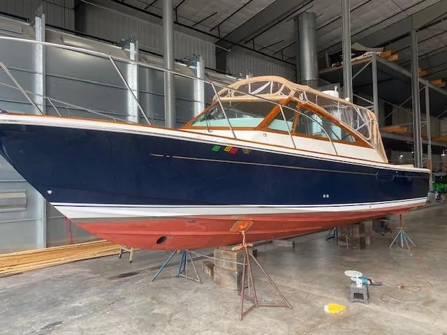  Yacht Photos Pics 2009 Hunt Yachts Harrier 29 in storage, blue hull, red bottom, indoor facility.