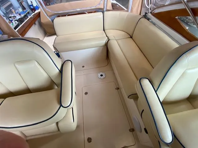  Yacht Photos Pics 2009 Hunt Yachts Harrier 29 interior with beige seating and blue trim.