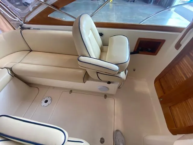  Yacht Photos Pics 2009 Hunt Yachts Harrier 29 interior with cream seating and wooden accents.