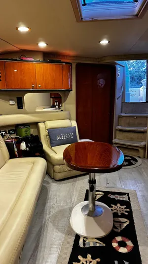 Sea Me Yacht Photos Pics Interior of 2000 Sea Ray 460 Sundancer yacht with cozy seating and nautical decor.