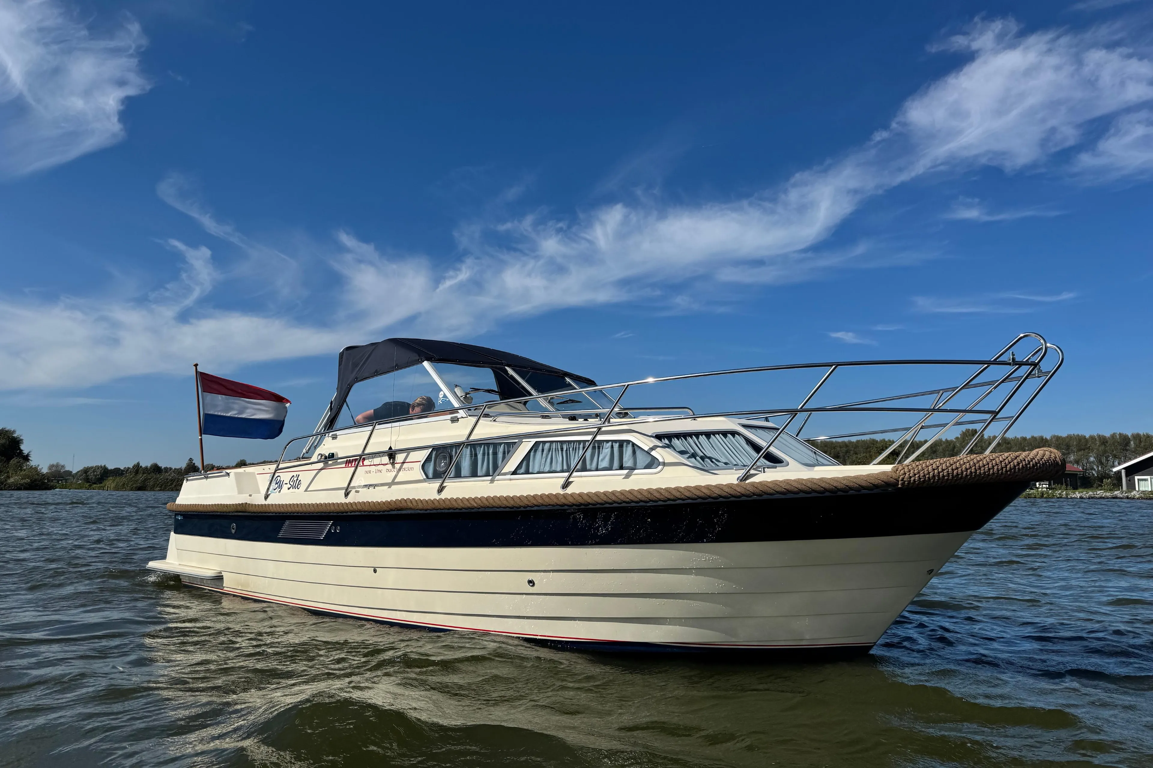 2008 INTER 9000 Sportivo boat on water under clear blue sky.
