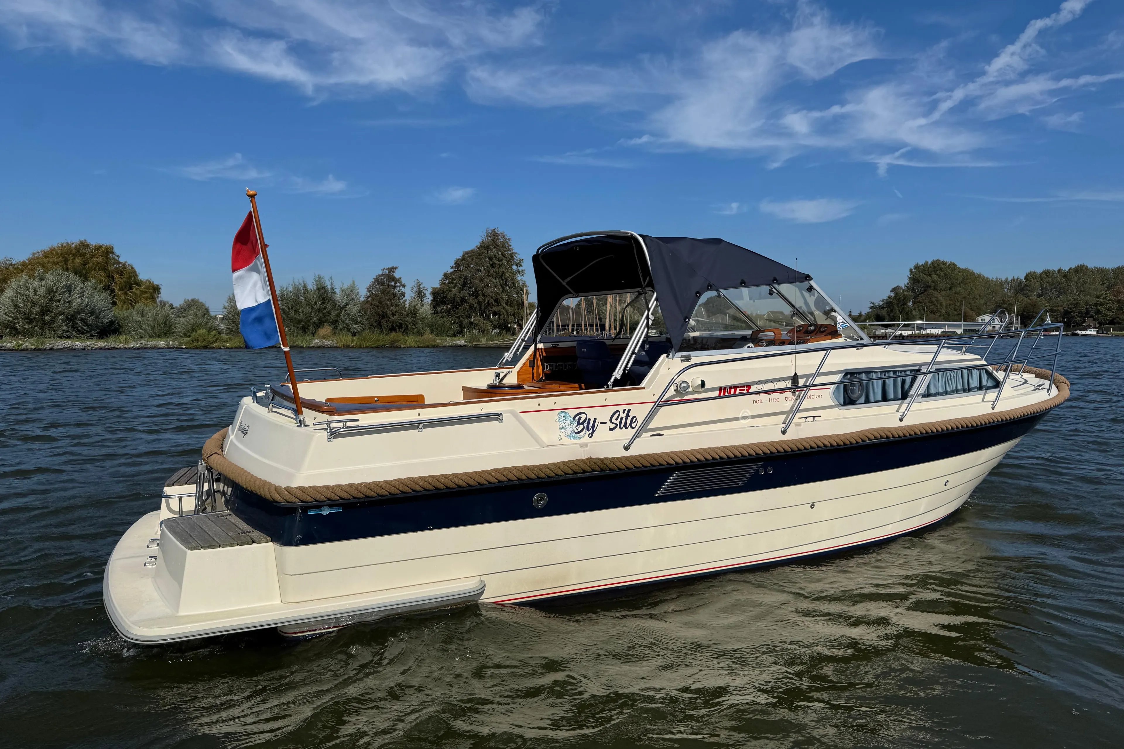 2008 INTER 9000 Sportivo boat on a sunny day, featuring a Dutch flag.