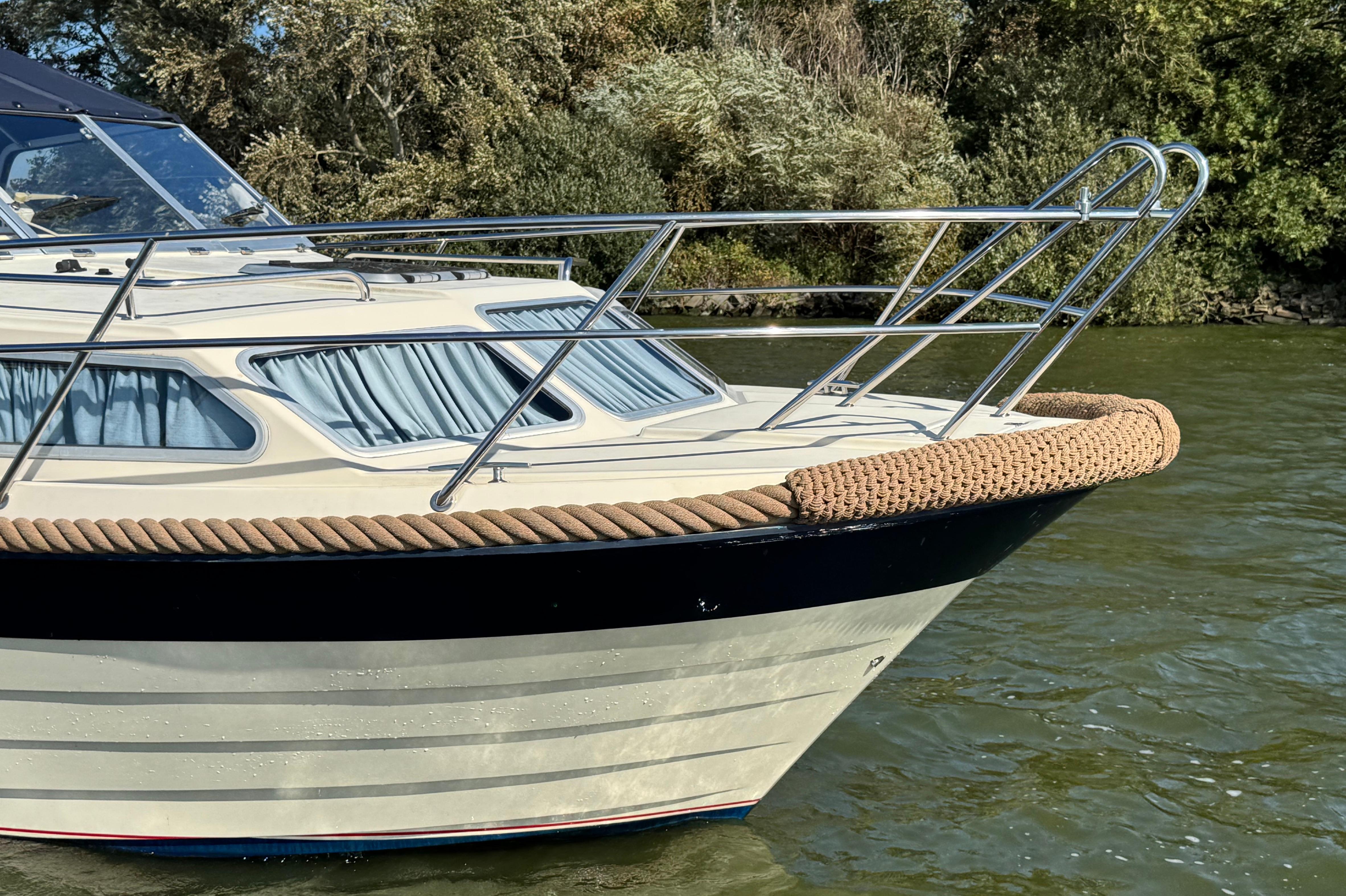 2008 INTER 9000 Sportivo boat on water, featuring sleek design and chrome railings.