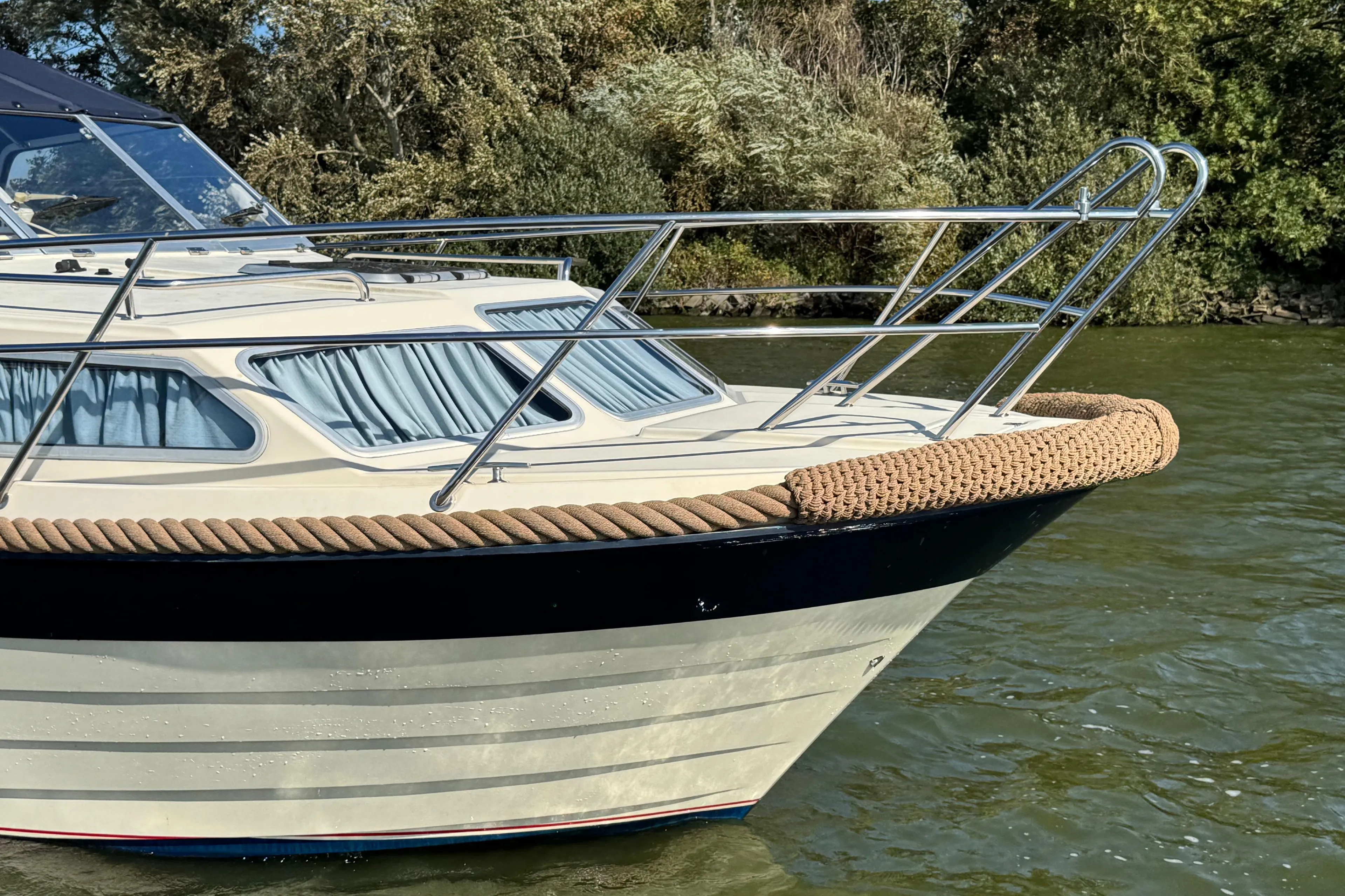 2008 INTER 9000 Sportivo boat on water, featuring sleek design and chrome railings.