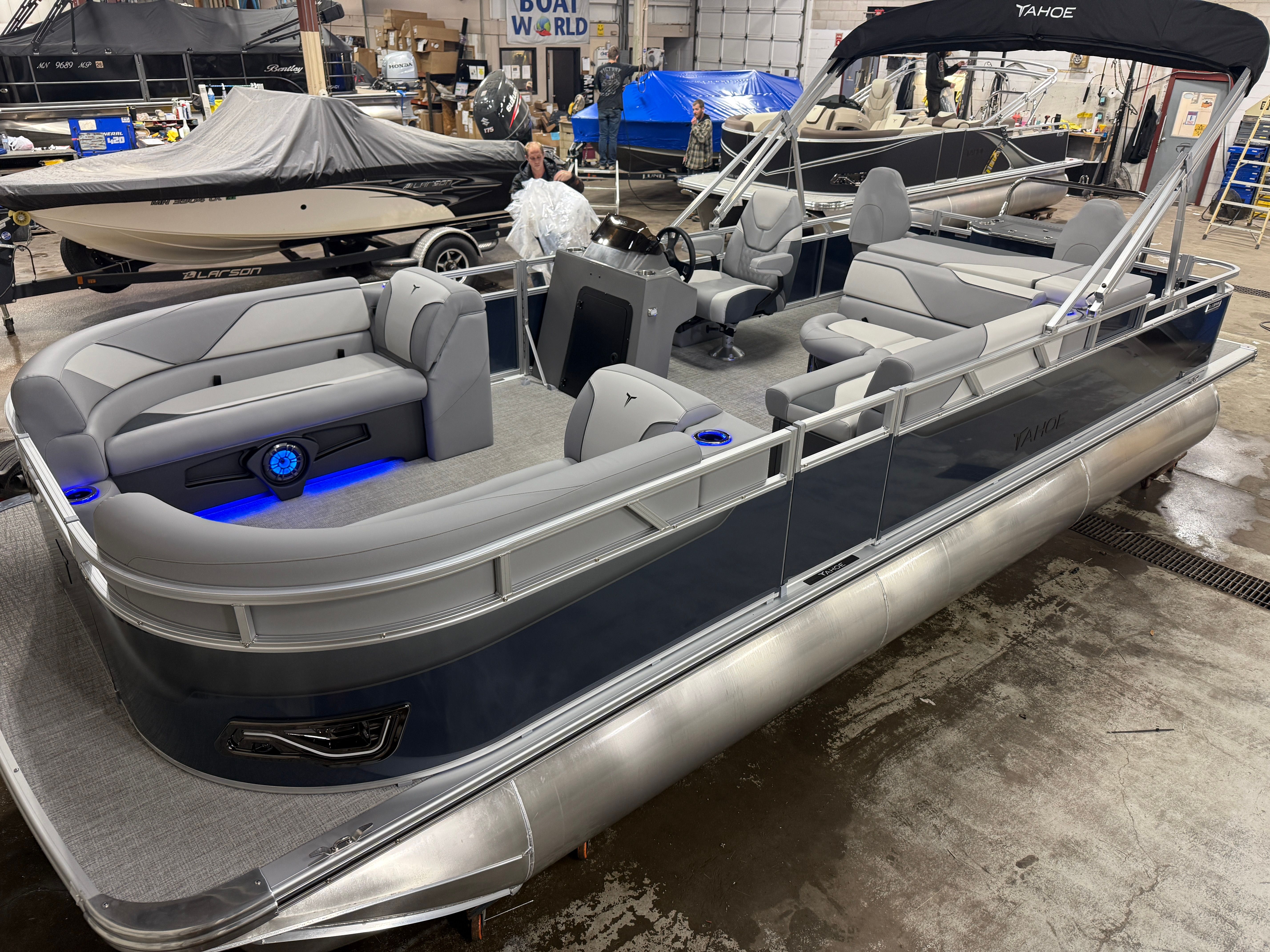 Tahoe Sport 2385 Rear Fish Tritoon & Honda 4-Stroke EFI