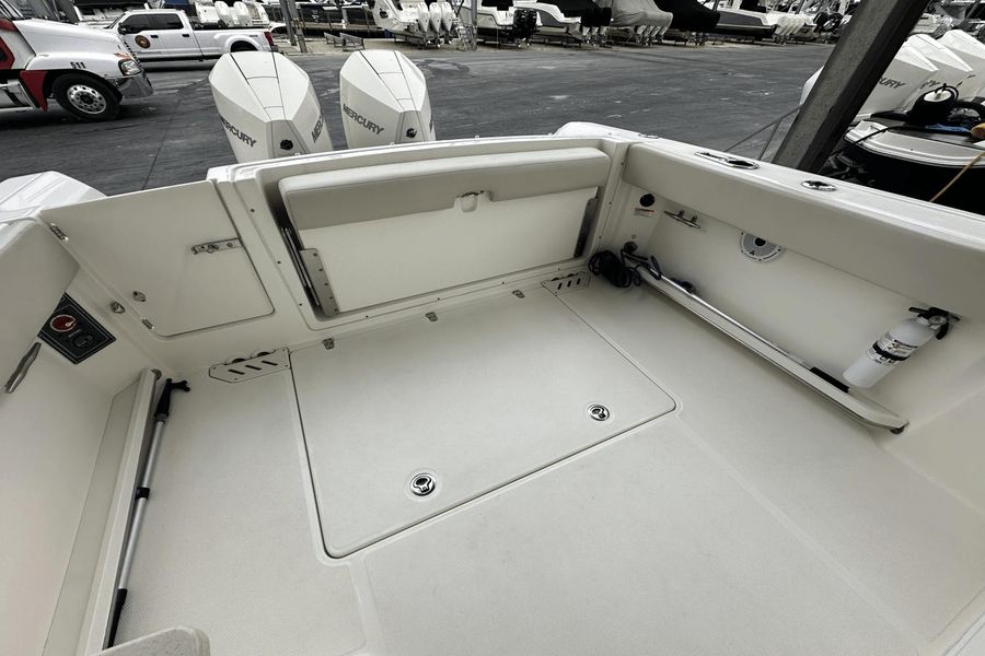 2019 Boston Whaler 270 Vantage