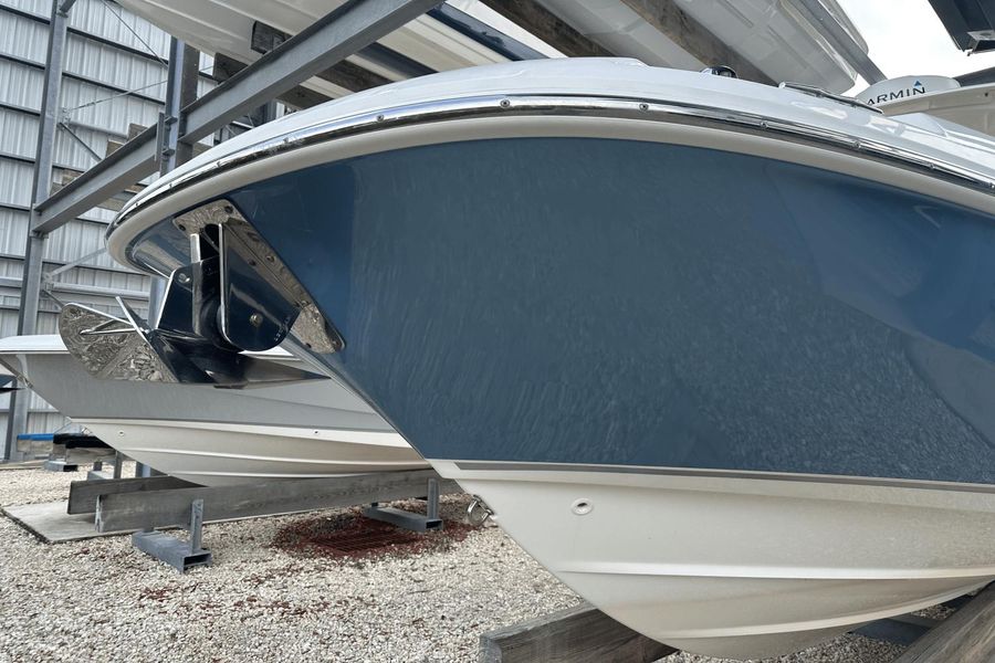 2019 Boston Whaler 270 Vantage