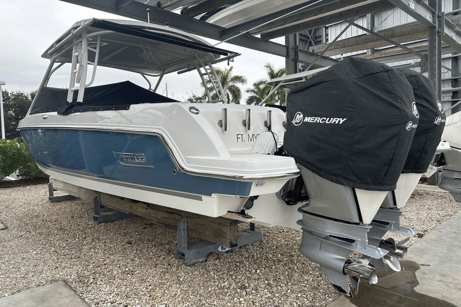 2019 Boston Whaler 270 Vantage