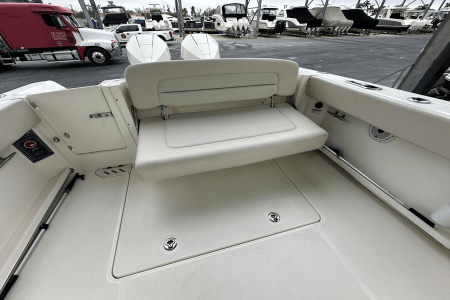 2019 Boston Whaler 270 Vantage