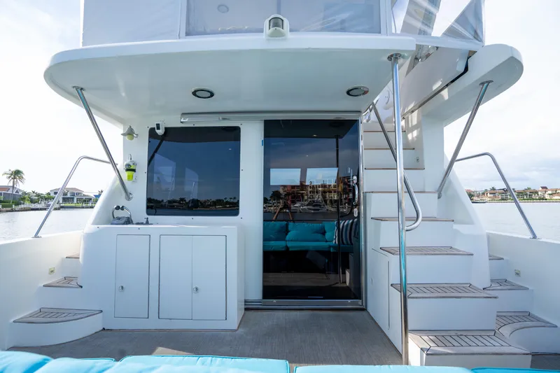  Yacht Photos Pics 2007 Ocean Alexander 52 Pilothouse yacht with stairs and seating area.