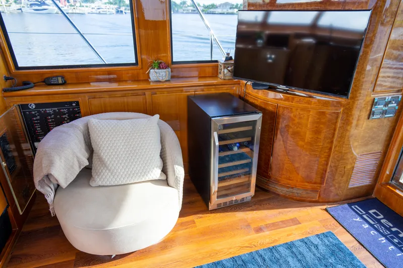  Yacht Photos Pics Luxurious interior of 2007 Ocean Alexander 52 Pilothouse with plush chair and TV.