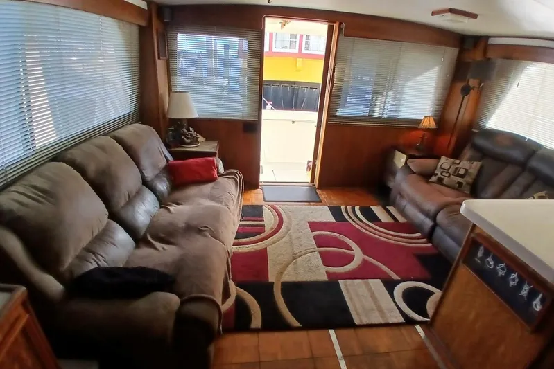 Concrete Idea Yacht Photos Pics Interior of 1977 Hatteras 48 Long Range Cruiser with cozy seating and decorative rug.