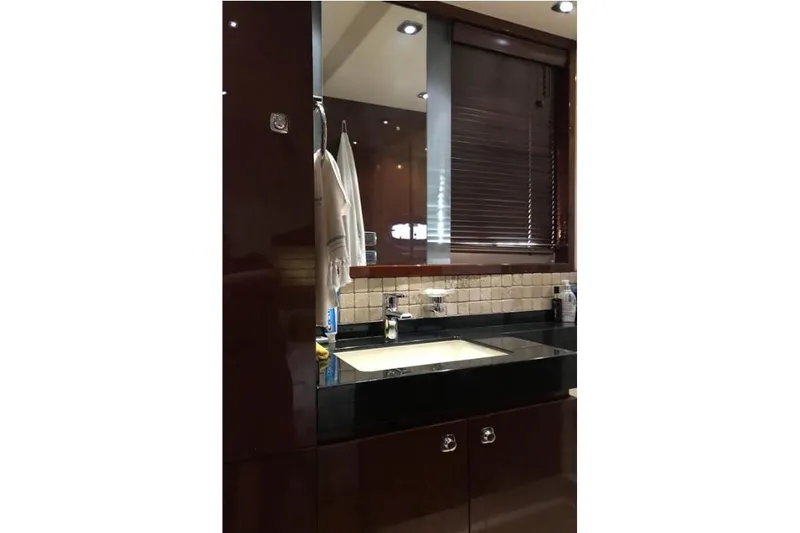 Ocean Blue III Yacht Photos Pics Luxurious bathroom interior of 2010 Sea Ray Sundancer 540 yacht.