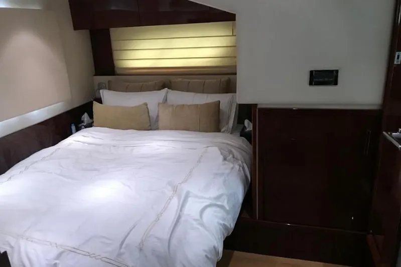 Ocean Blue III Yacht Photos Pics Luxurious bedroom interior of 2010 Sea Ray Sundancer 540 yacht with cozy bedding.