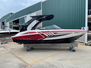 Regal 2000 ESX Bowrider