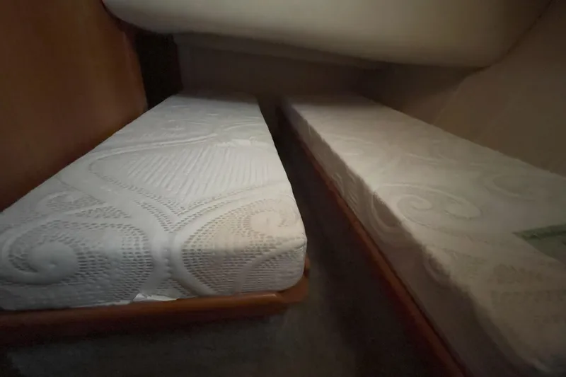  Yacht Photos Pics Twin beds in the cabin of a 2000 Mainship 390 Trawler yacht.