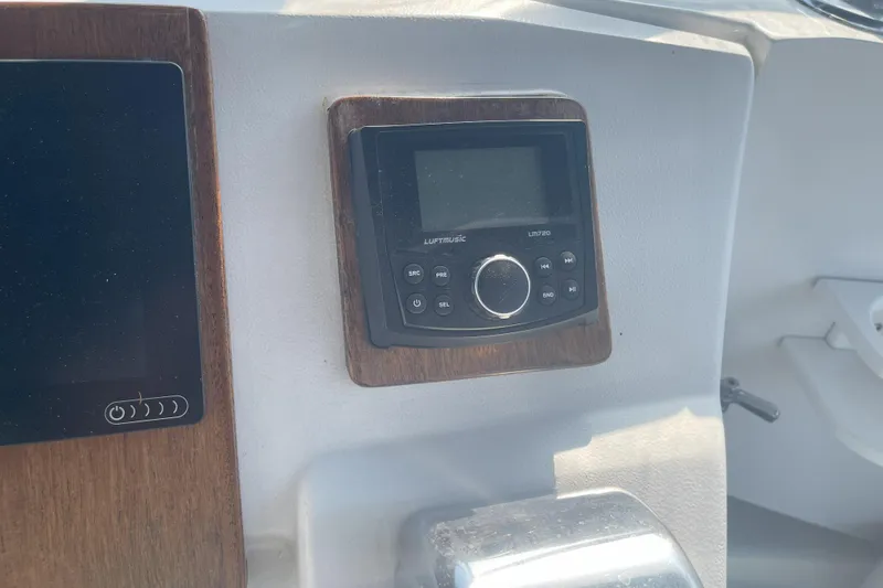  Yacht Photos Pics Control panel on 2000 Mainship 390 Trawler with audio system and display.