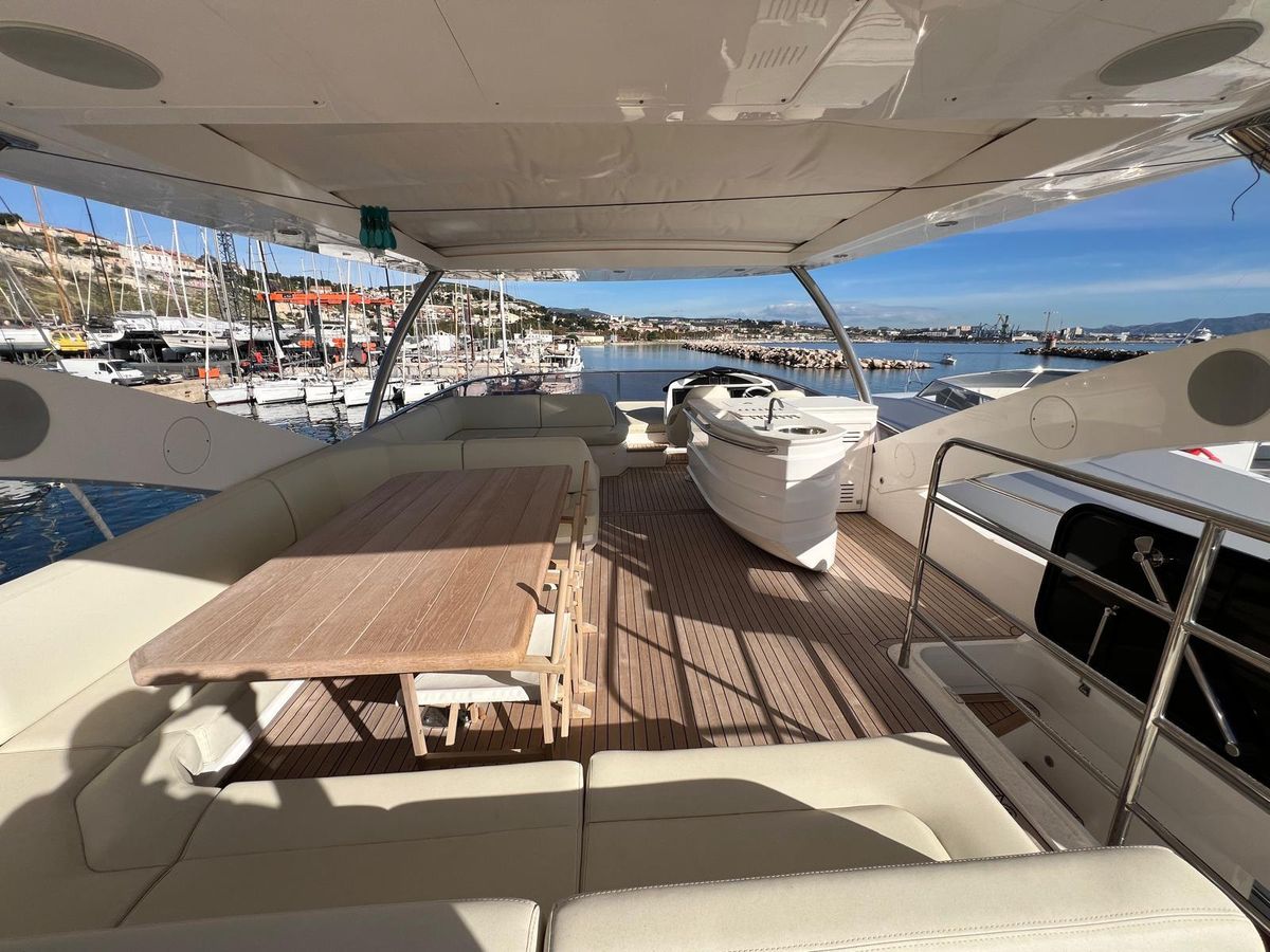 2016 Sunseeker 75 