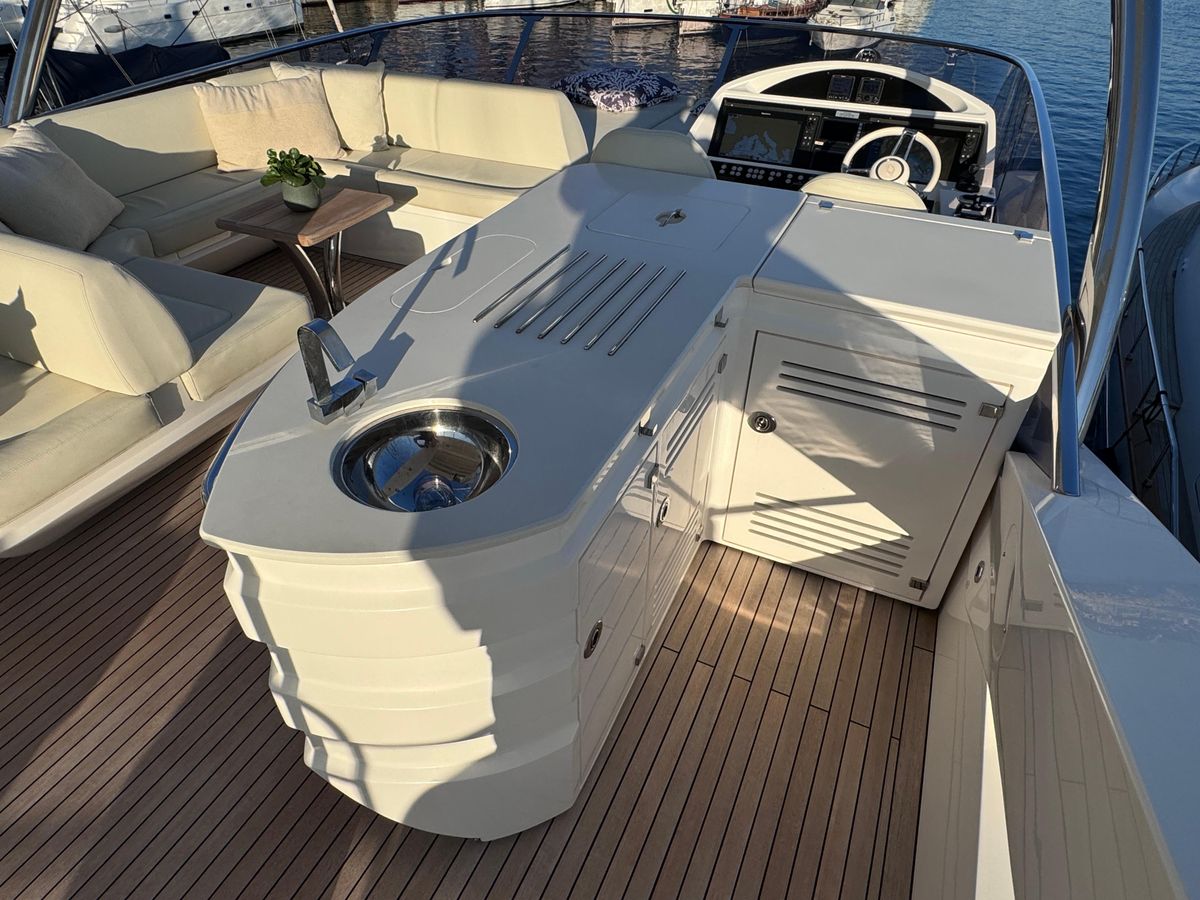2016 Sunseeker 75 