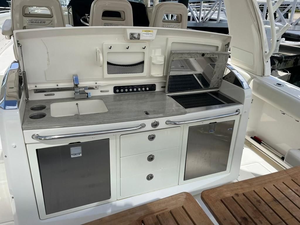 2017 Boston Whaler 42 