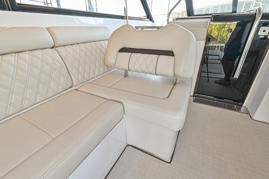 2021 Regal 36 Grande Coupe