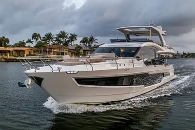 Galeon 680 Fly