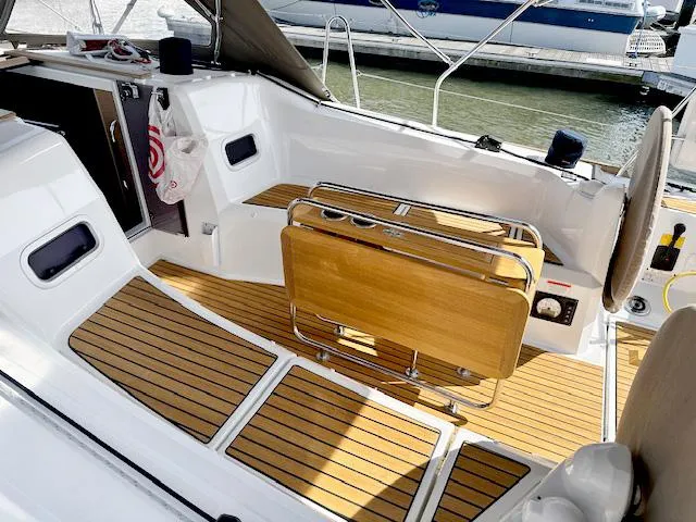 Hanavave Yacht Photos Pics 