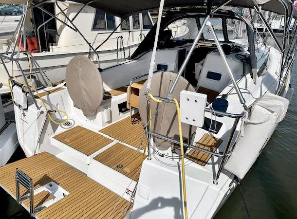 Hanavave Yacht Photos Pics 