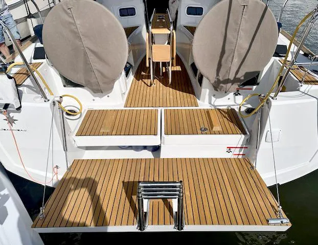 Hanavave Yacht Photos Pics 