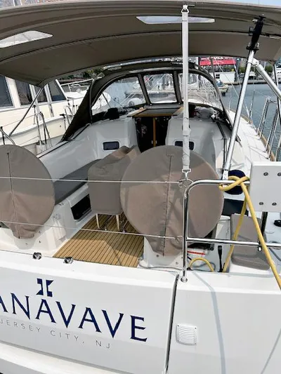 Hanavave Yacht Photos Pics 