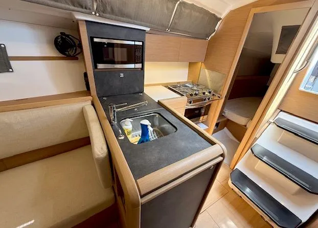 Hanavave Yacht Photos Pics 